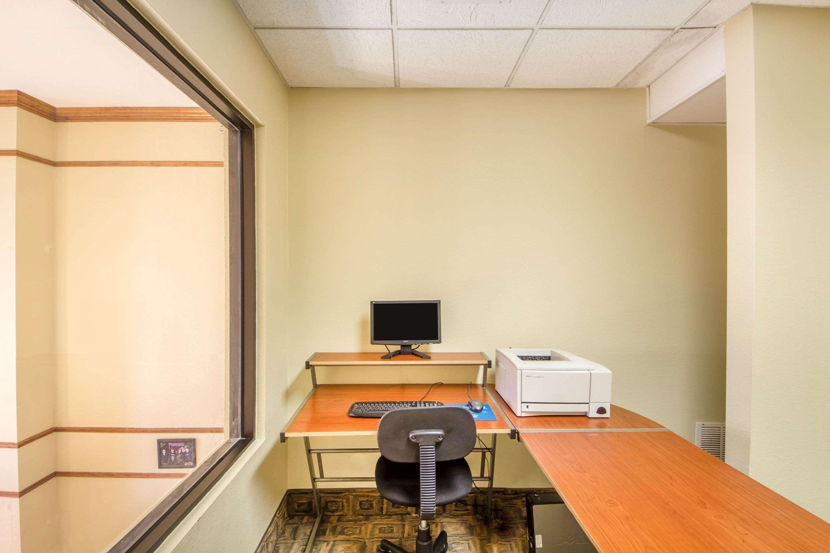 Quality Inn & Suites Midamerica Industrial Park Area Pryor Creek Экстерьер фото