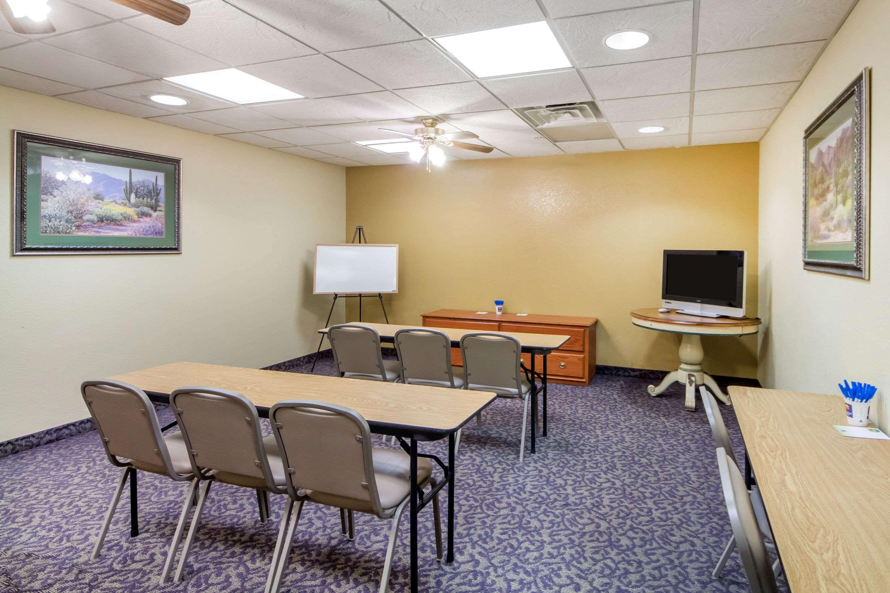Quality Inn & Suites Midamerica Industrial Park Area Pryor Creek Экстерьер фото